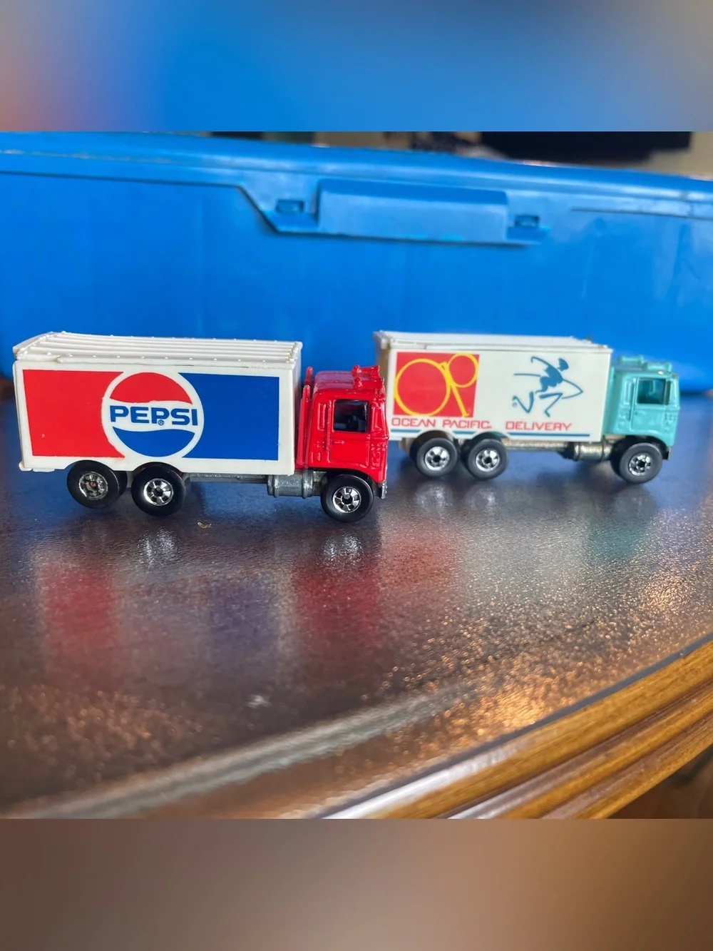 Hot Wheels HiWay Hauler  Pepsi 1986 Truck & Ocean Pacific Delivery lot 2